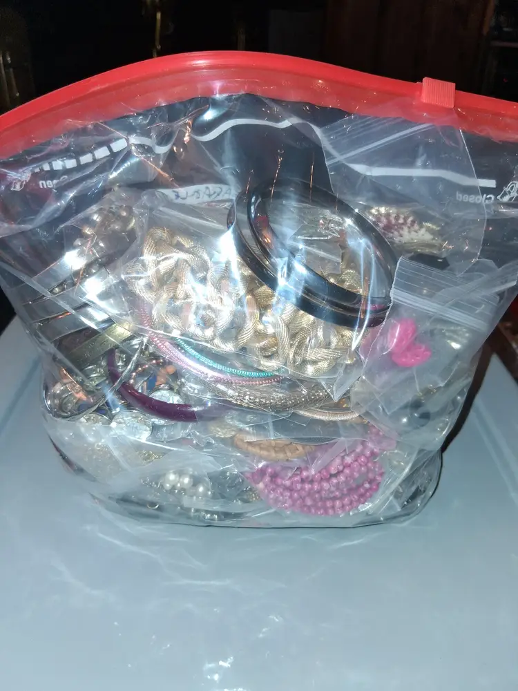 COSTUME JEWLERY 4 lbs MYSTERY ALL WEARABLE VTG to MOD Ea. Bagged! Resell/Keep #8