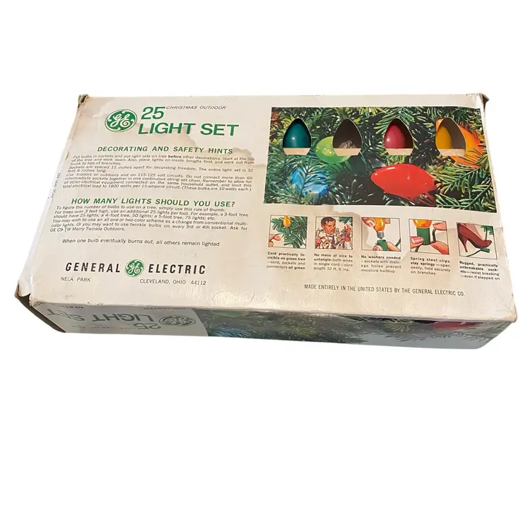 A in the box GE outdoor light set. This one was made around 1970-1972. General Electric 1970 outdoor Christmas light sets