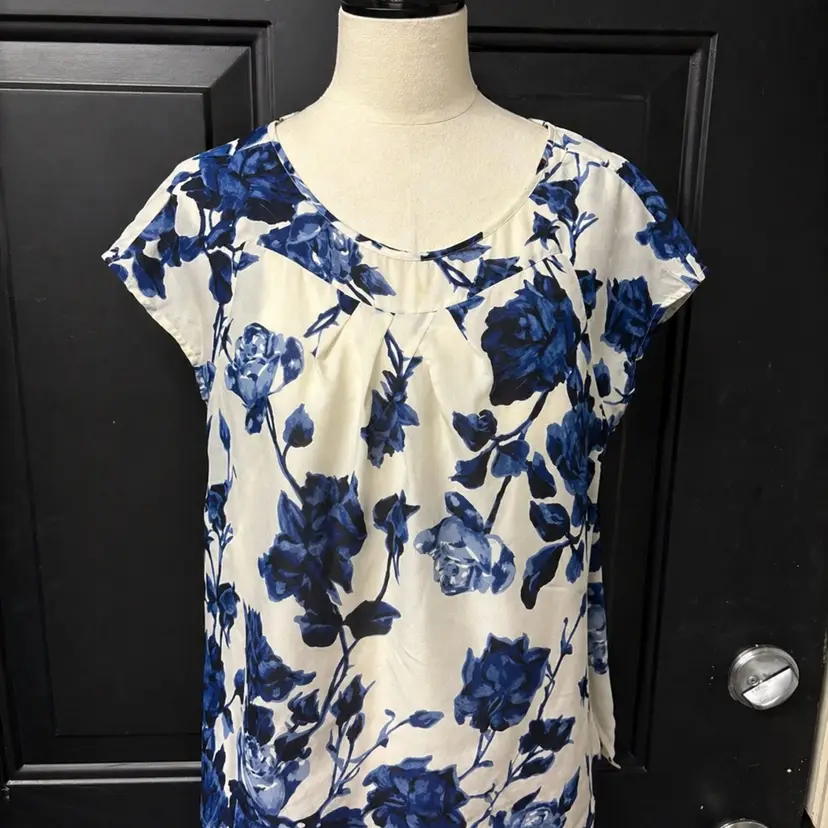 Talbots Women Size 18 Blue Floral Silk Blouse Classic Professional Top