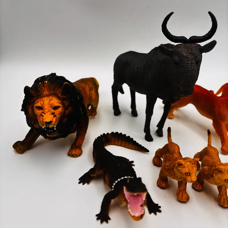 Vintage Lot Of  10 Animal Figures Safari Ltd Plastic Animal Safari Zoo Figurines