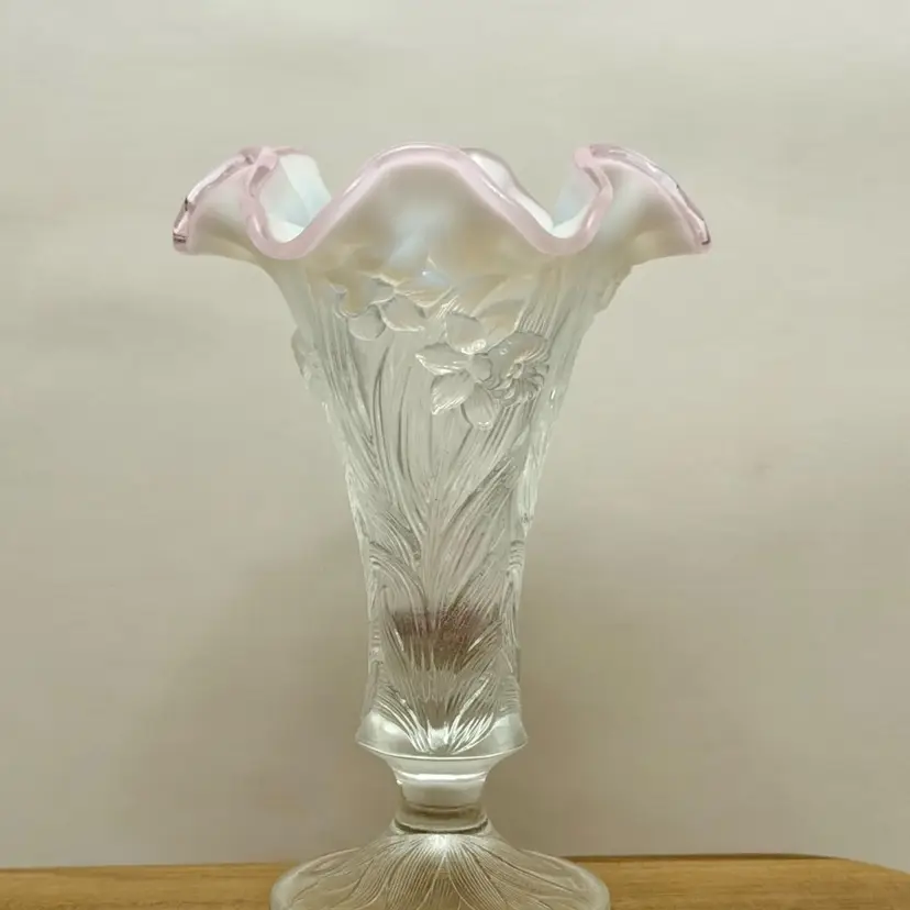 Fenton Rose Crest Ruffled Daffodil Vase