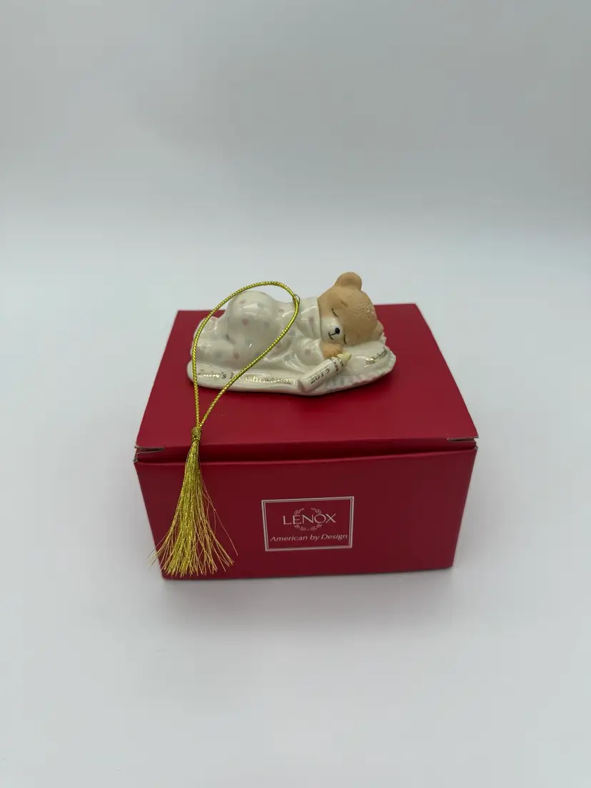 Lenox Baby’s First Cuddles & Hugs Christmas Bear Ornament Figurine 2013 MICHAEL