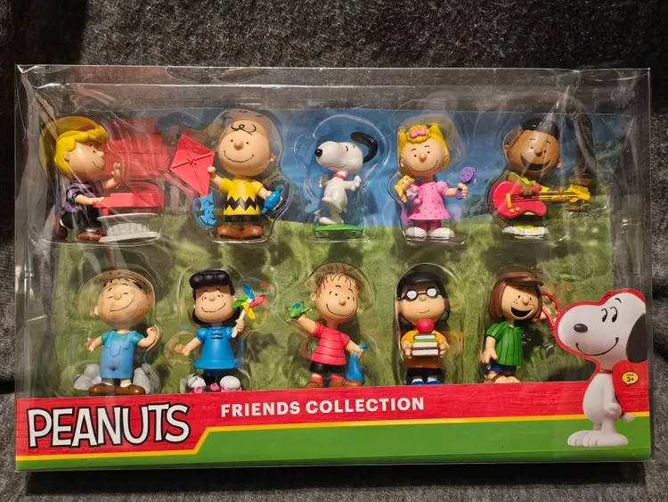 Peanuts Friends Collection