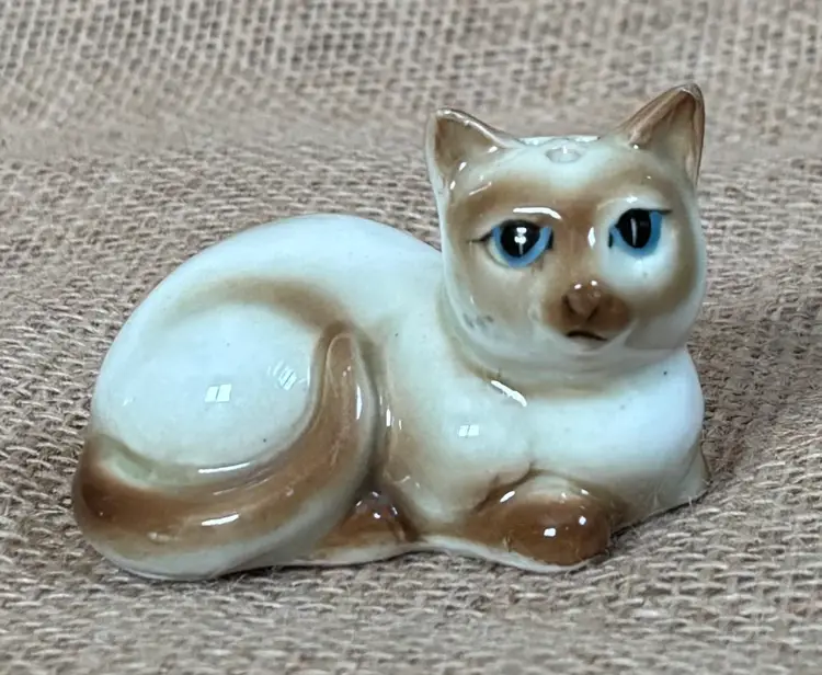 Vintage Siamese Cat Ceramic Salt Spice Shaker Figurine Cream Brown Blue Eyes