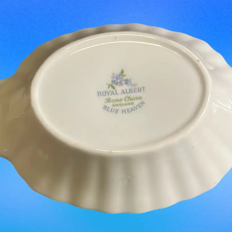 24. ROYAL ALBERT MEMORY LANE OVAL SWEET Trinket DISH GOLD TRIM BLUE Heaven