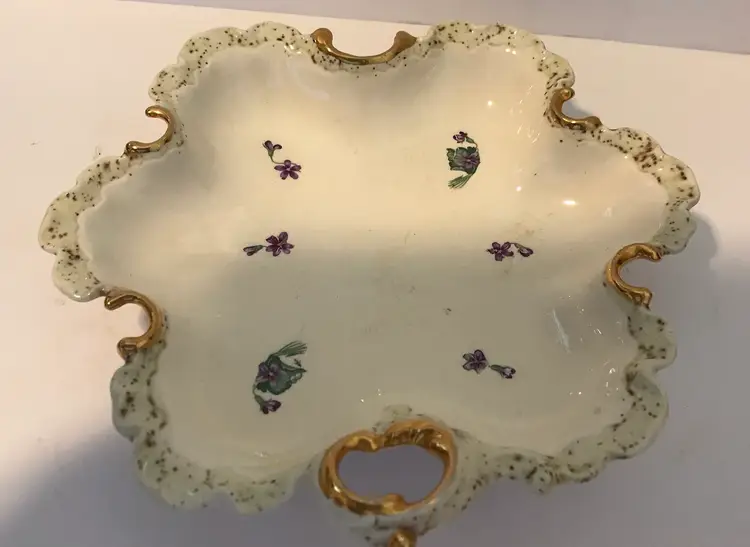 PORCELAIN LEAF DISH Hand Painted Violets Scalloped Gold Edge Unbranded