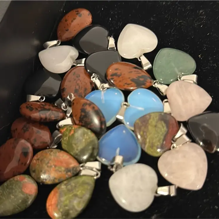 Lot of 25 polished stone necklace pendants