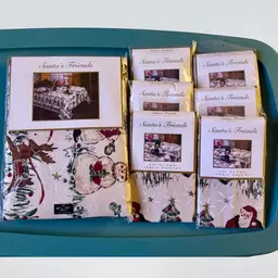 Santa’s Friends (1) Oblong Table Cloth 60x120 & (12) Napkins 100% Cotton Multicolor Santa•Snowmen•Bunnies•Deer•X-Mas Trees
Fits Table 36” x 96” To 48” To 106”