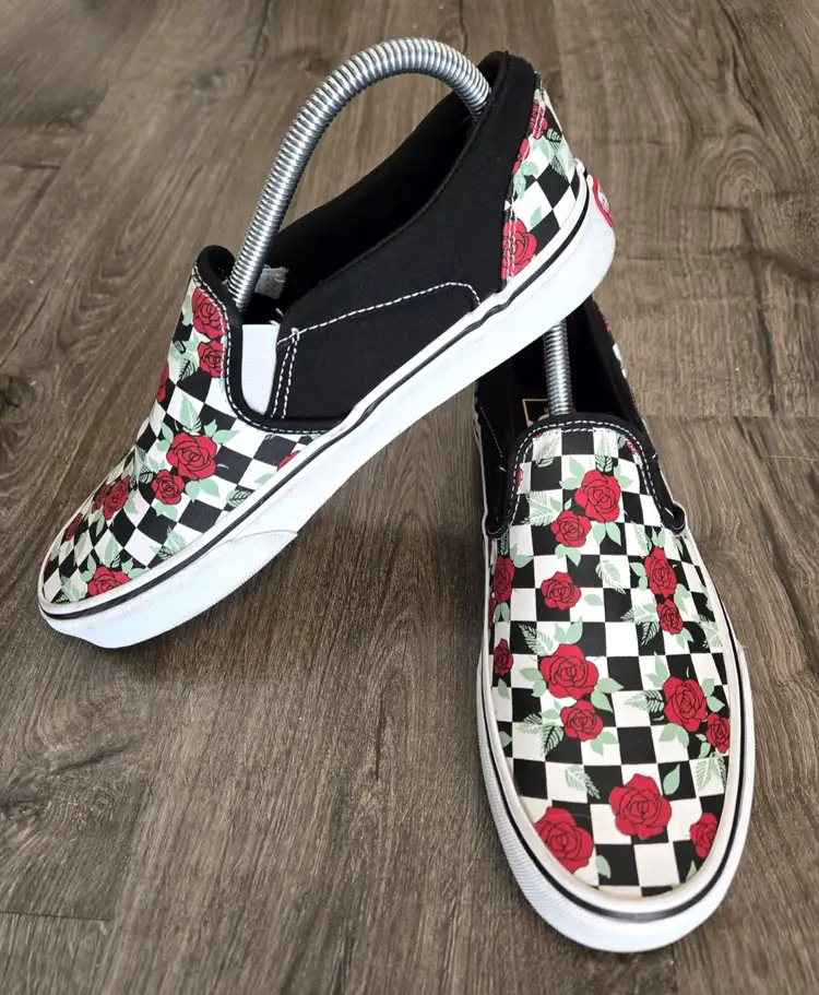 Vans Slip-On Checkerboard Red Rose Print Black White Skate 721356 US Size 9.5