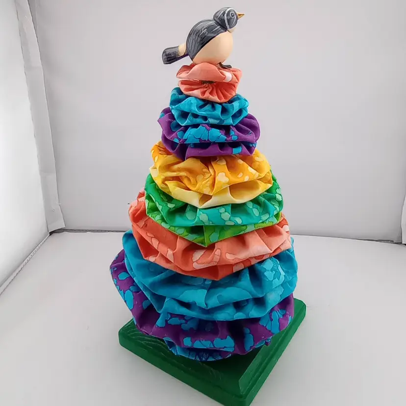 Yo-yo christmas tree with grey bird topper