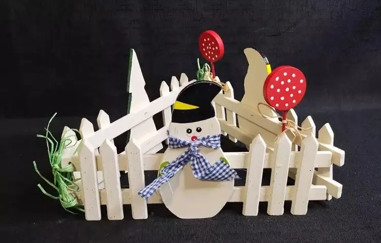 Vintage Wooden Decorative Christmas Winter Snowman Picket Fence Table Top Decoration