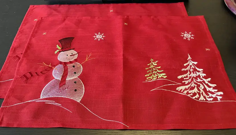NWT 2 Design Imports Christmas Snowman Trees Red Stitiched Placemats 2018