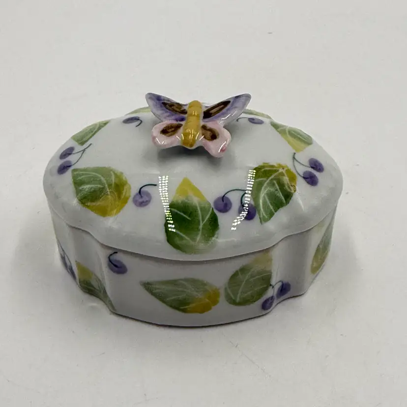 Andrea By Sadek Vintage Trinket Box 3D Butterfly Finial Lid Leaf & Berry Oval Vanity Dish