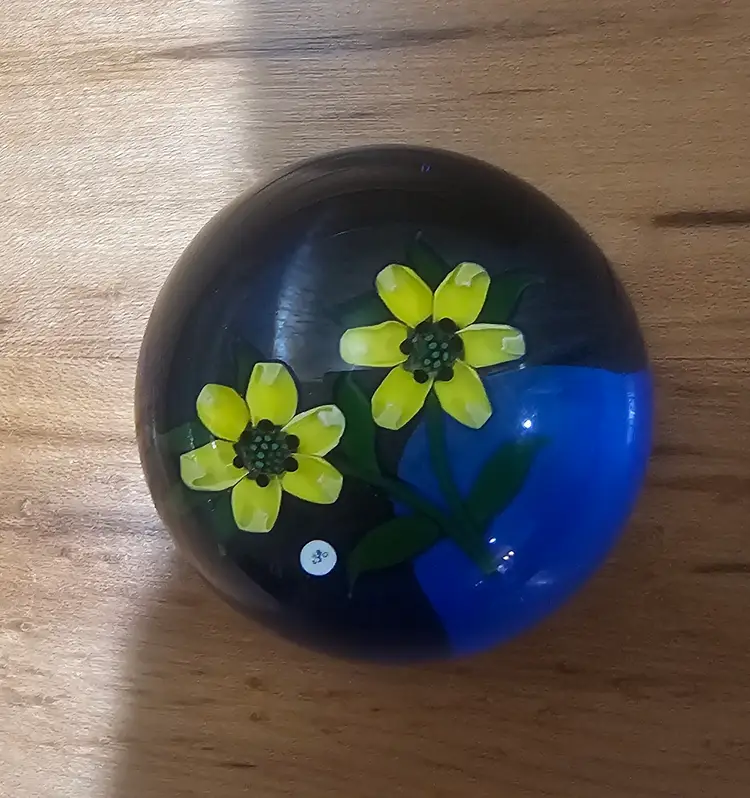 Lovely John Deacons Studio Vintage Art Glass Lampwork Flower Bouquet Paperweight