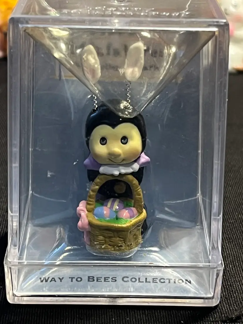 2001 Hallmark Merry Miniature Way To Bees “Bee Sweet”