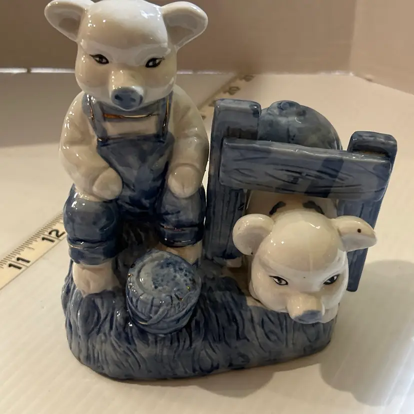Delft Blue/white Country Pigs