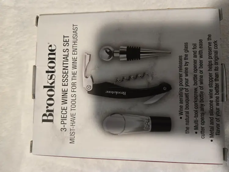 Brookstone  3 Piece Wine Essentialsset