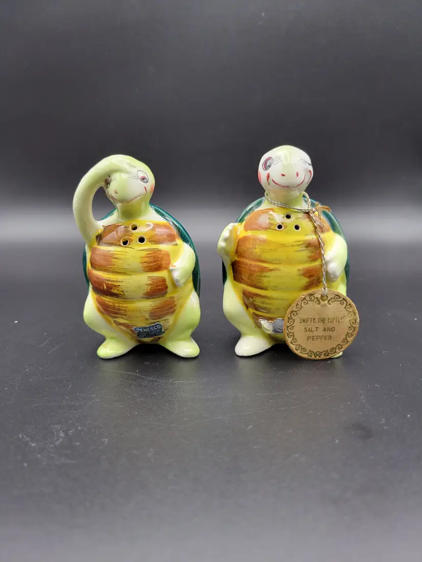 #01 Vintage Enesco "Swifty the Turtle" Anthropomorphic Salt and Pepper Shaker Set