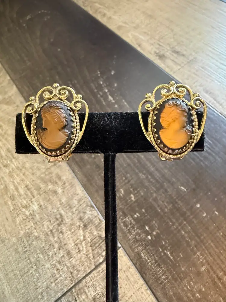 Vintage Whiting & Davis Cameo Clip On Earrings