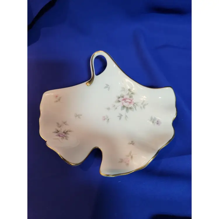 Mikasa Remembrance Leaf with Pink Flowers Dish - Japan