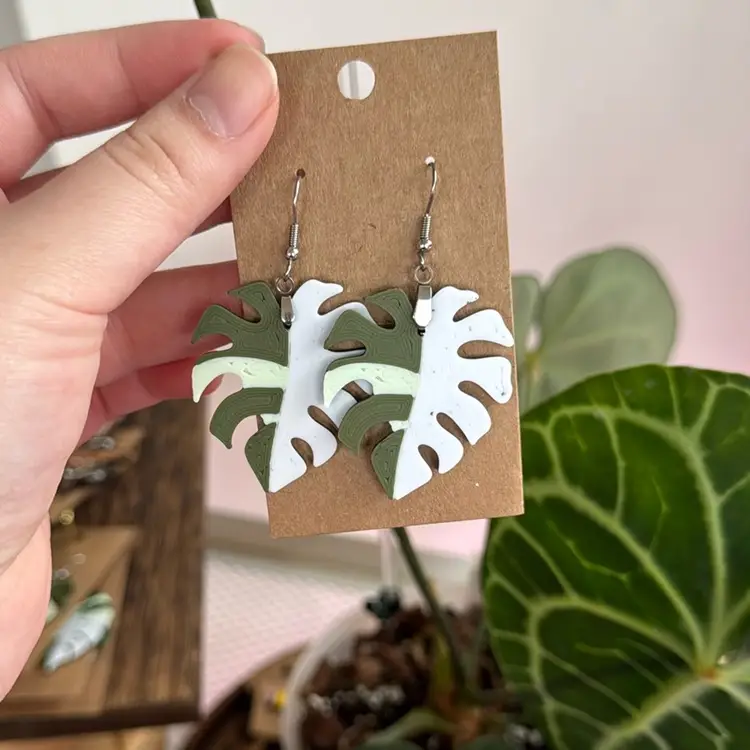 Monstera leaf earrings