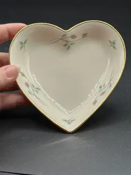 Lenox Heart Shaped Rose Manor Trinket Dish Cream Porcelain w/ 24K Gold Trim