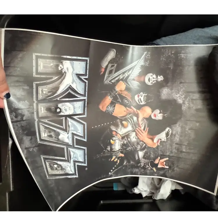 Kiss Poster