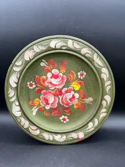 014. Wooden Hand Painted Flower Plate 9.25”