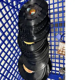 Huge Lot Of Vinyl Single 45s In Good Condition With No Chips Or Breaks. No Sleeves.