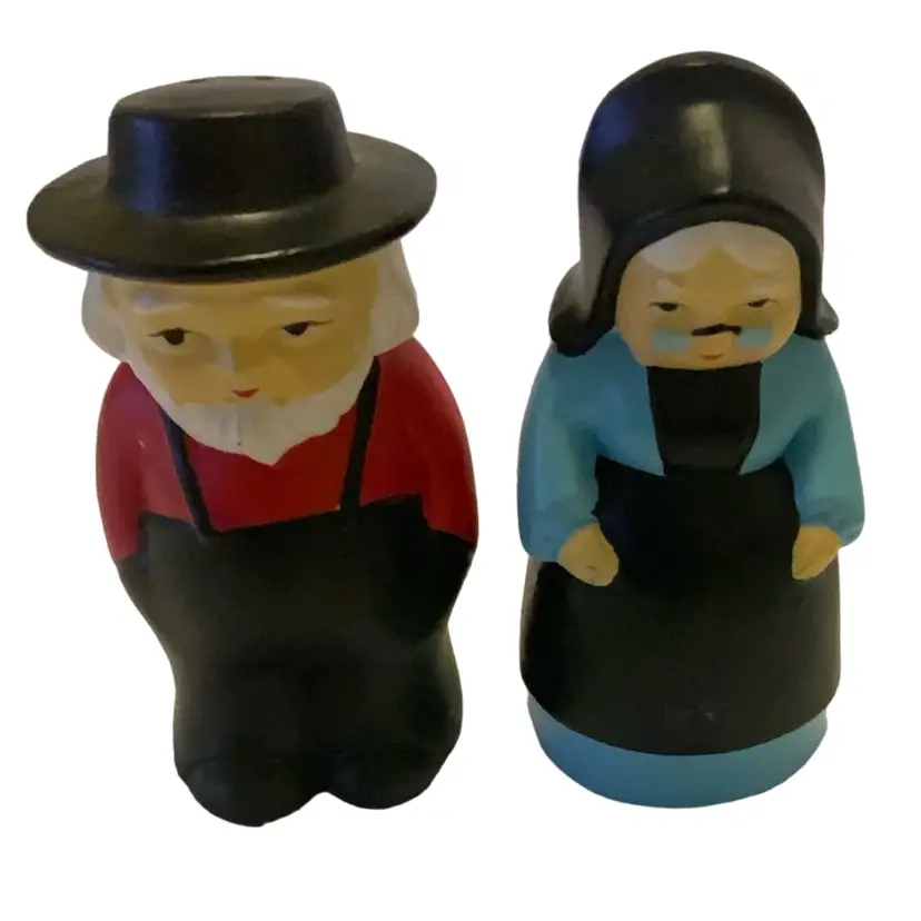 Vintage Amish Farmer Couple Grandpa Grandma Salt and Pepper Shakers Ceramic Korea Salt Or Pepper Shakers