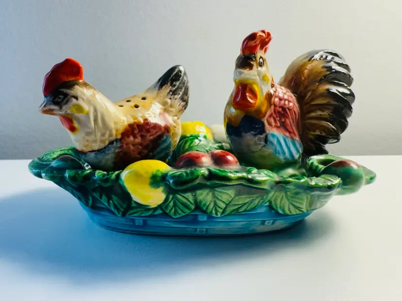 Vintage Rooster & Hen Salt & Pepper Shakers On Tray