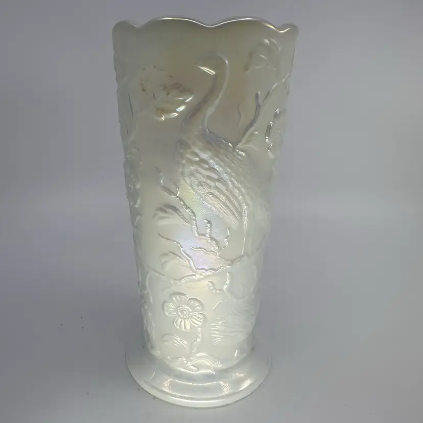 Vintage Fenton White Pearlescent Peacock Garden Floral Vase 8βT