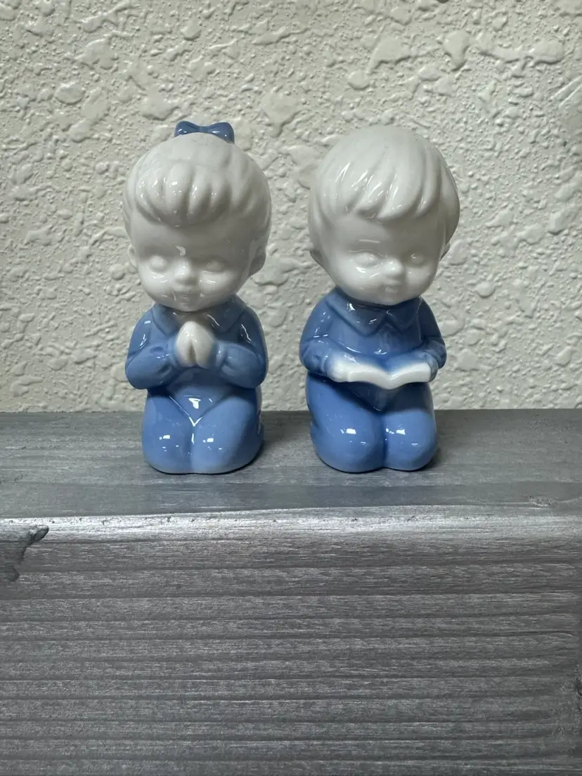 Treasure Masters Set Of  Kneeling Boy Girl  Figurines