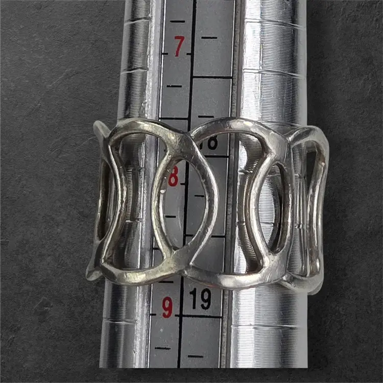 Sterling Linked Circles Ring sz 8