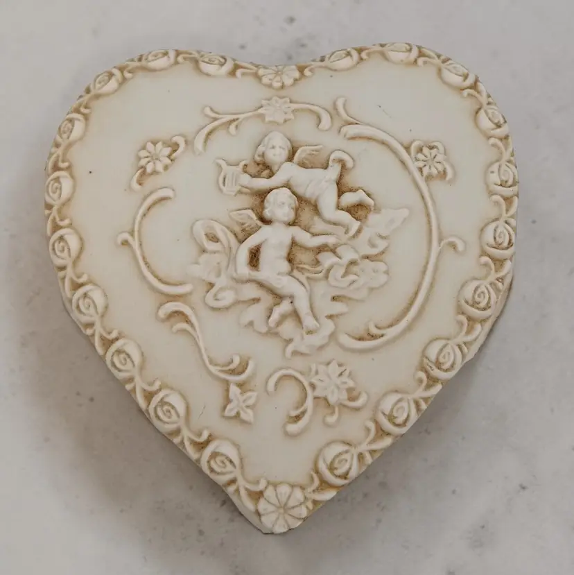 Heart Shaped Floral Cherubs Porcelain Vanity Trinket Box Lefton Ecru Bisque #212