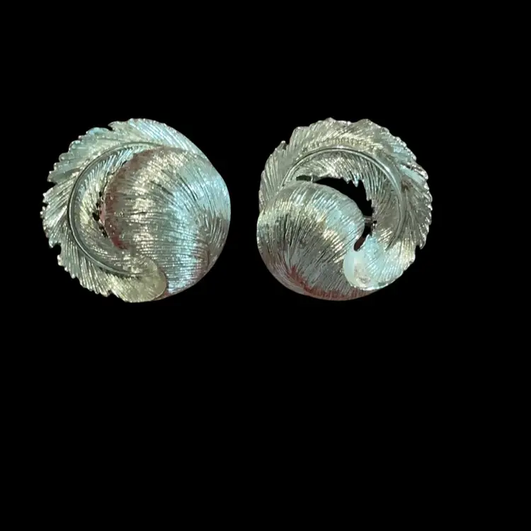 Vintage Silvertone Lisner Feather Screw Back Earrings.