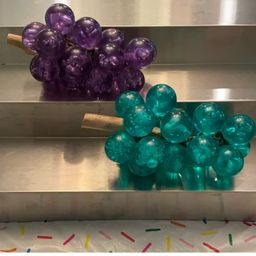 #01 - 0028 Choice Of One Set Of Lucite Grapes