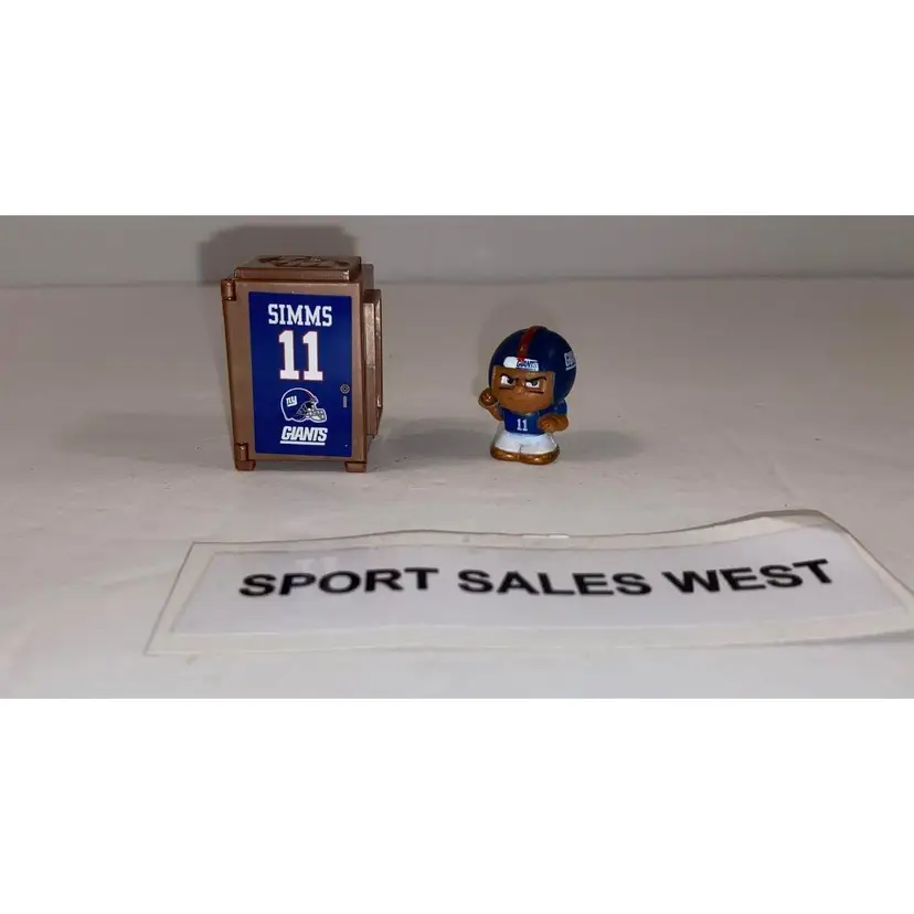 New York Giants 2024/2025 NFL LEGENDS SERIES 3 TeenyMate with Matching Locker!