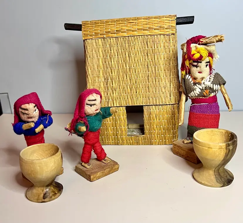 VTG Lot Guatemala Folk Art Fiber Dolls With Straw Hut