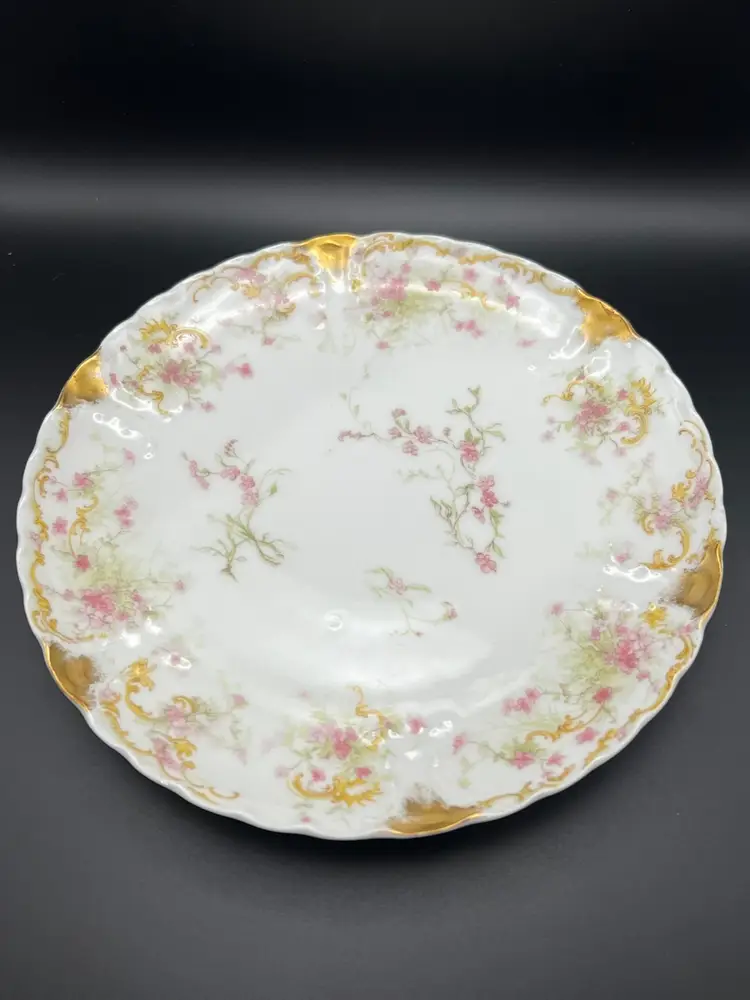 Haviland & Co. Limoges France - 7.5" Plate – Dainty Pink Rosettes, Gold Trim
