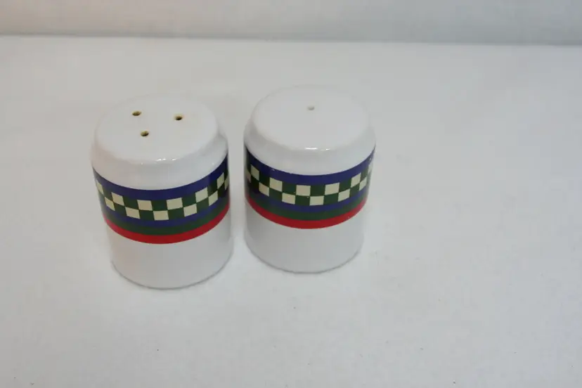 Int'l Tableworks Bob Timberlake Ellas Rooster Red Green Blue Salt Pepper Shakers