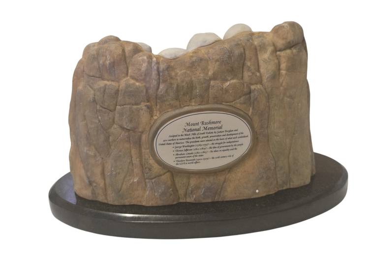 Dept. 56 American Pride Series - Mount Rushmore Monument w/ Marble Base - New in Box