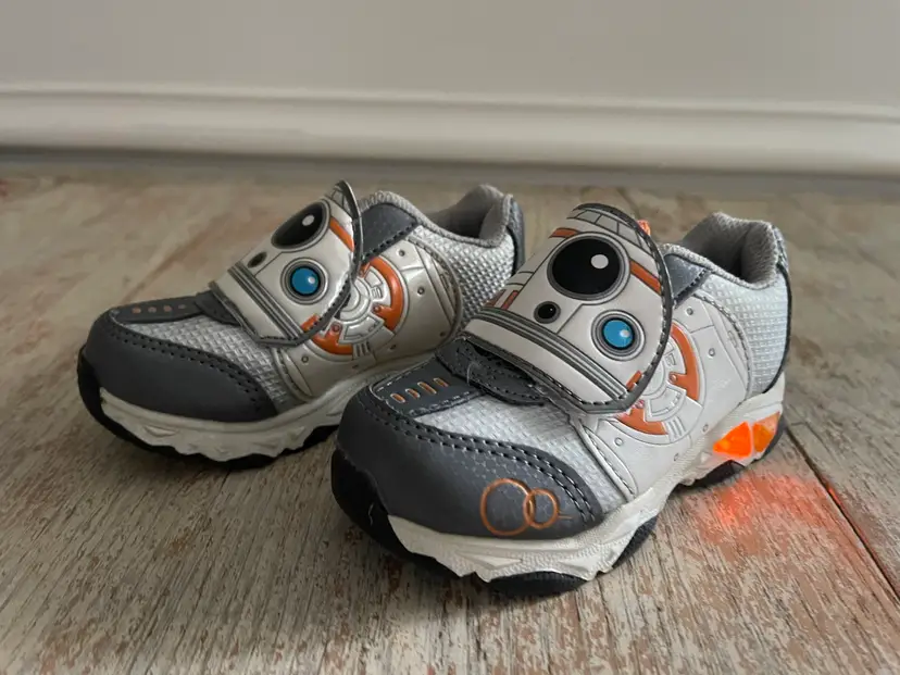 Star Wars BB8 Kids Light Up Sneakers Size Toddler 7 Hook & Loop Easy On Shoes