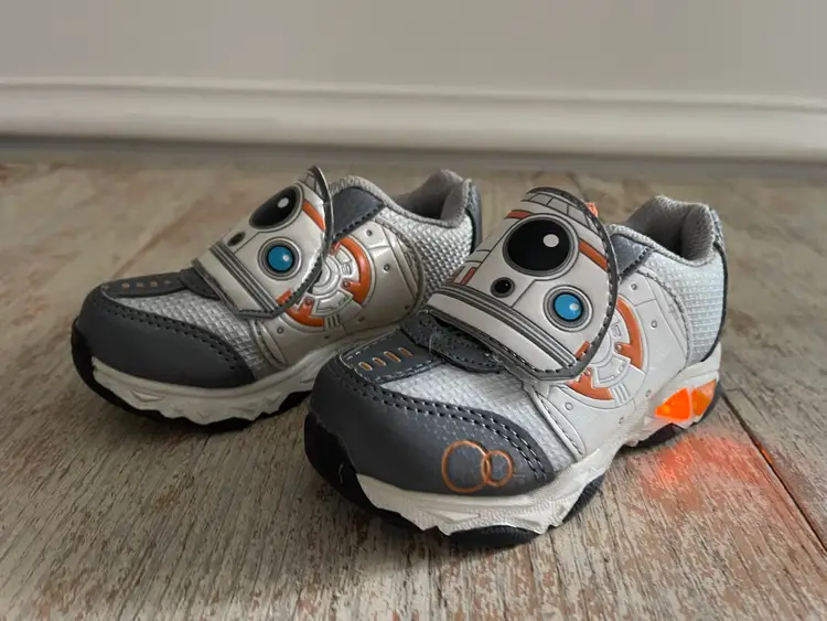Star Wars BB8 Kids Light Up Sneakers Size Toddler 7 Hook & Loop Easy On Shoes