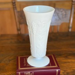 Vintage Milk Glass Vase – Indiana Glass Harvest Grape Pattern – 9.5 Inch Pedestal Vase – Mid Century White Glass Home Décor