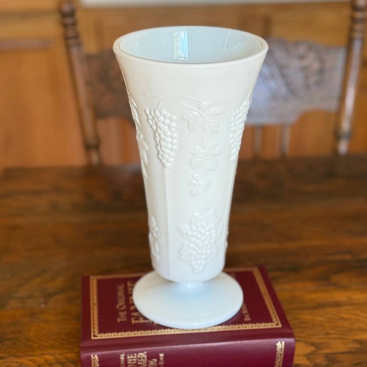Vintage Milk Glass Vase – Indiana Glass Harvest Grape Pattern – 9.5 Inch Pedestal Vase – Mid Century White Glass Home Décor