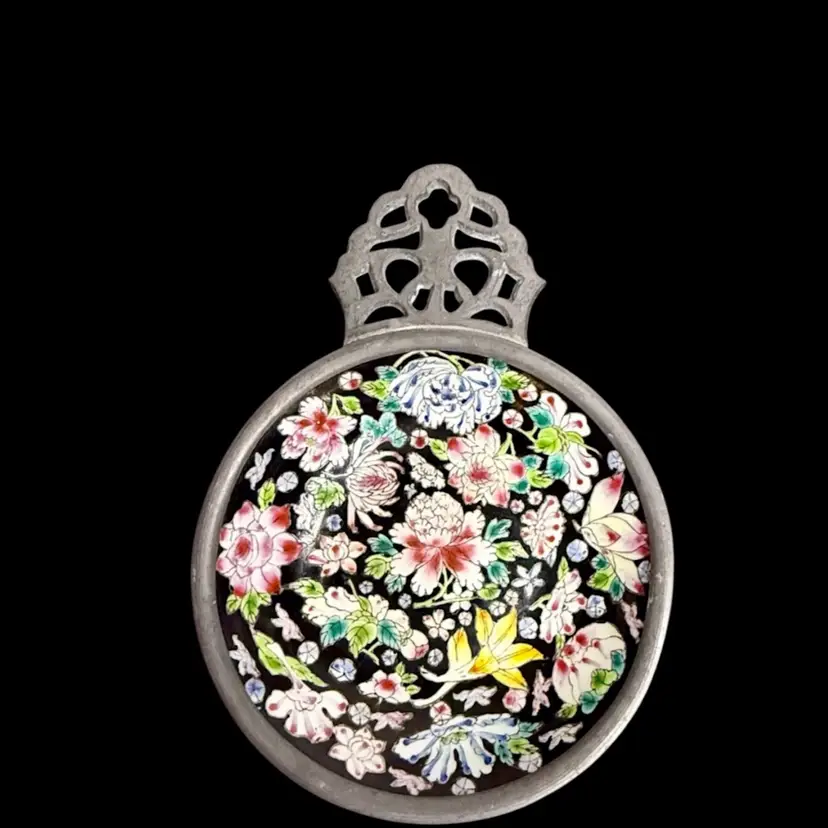 Vintage Wall Plaque Trinket Dish Hong Horizon Pewter & Hand Painted Porcelain Black With Multicolored Flowers
8”L x 5 3/4” W x1-1/2” T