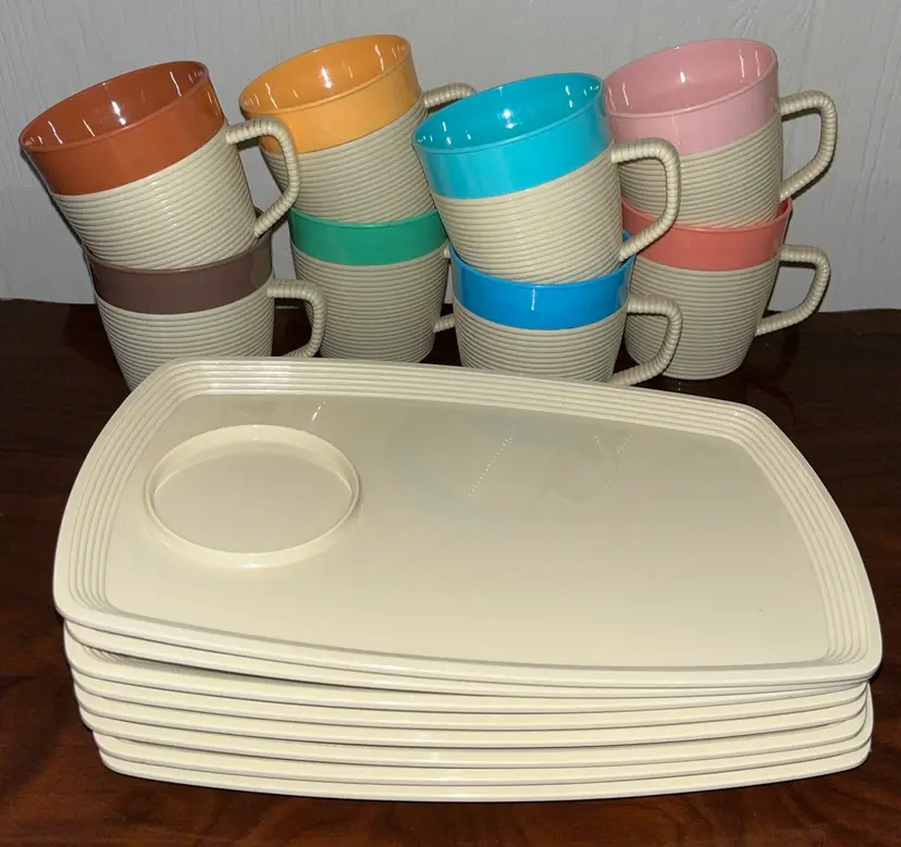 Vintage Thermo-Temp Raffiaware Plastic Ribbed Cups Mugs w/Snack Plates Set of 8