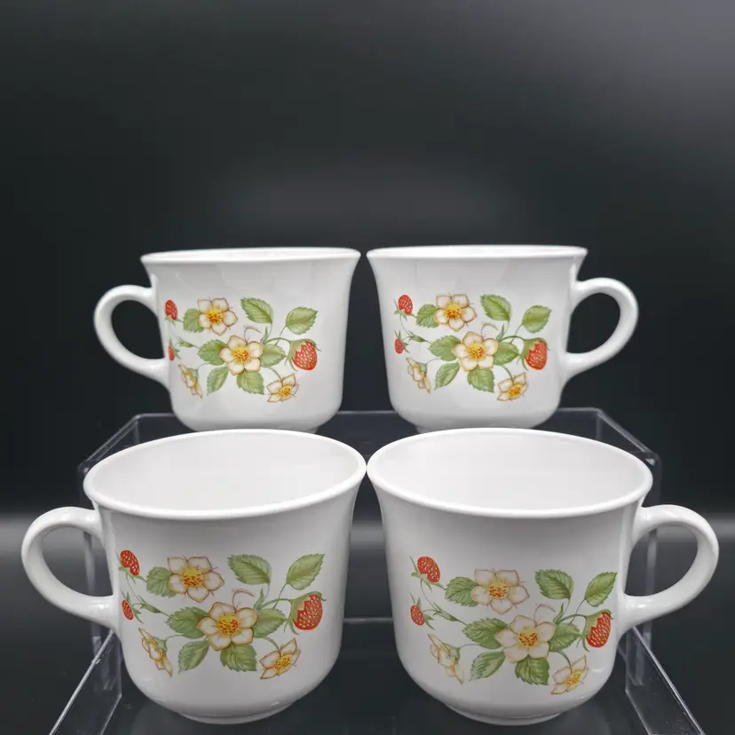 Vintage Corelle Coffee Cups Strawberry Sundae Set of 4