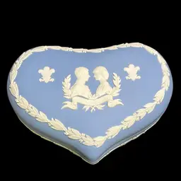 England 🏴 Wedgwood Pale Blue Commemorative Royal Wedding Heart Box